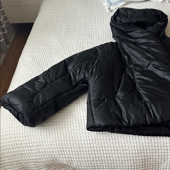 Lululemon cape style Black Puffer Jacket size 12 - Picture 2 of 5